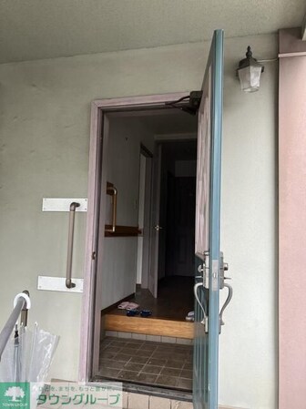 陽光の射す賃貸戸建ての物件内観写真